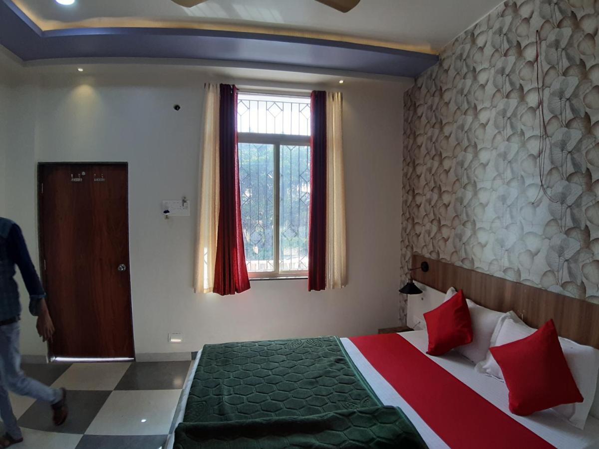 Hotel Great Annapurna Khuldabad Exteriör bild
