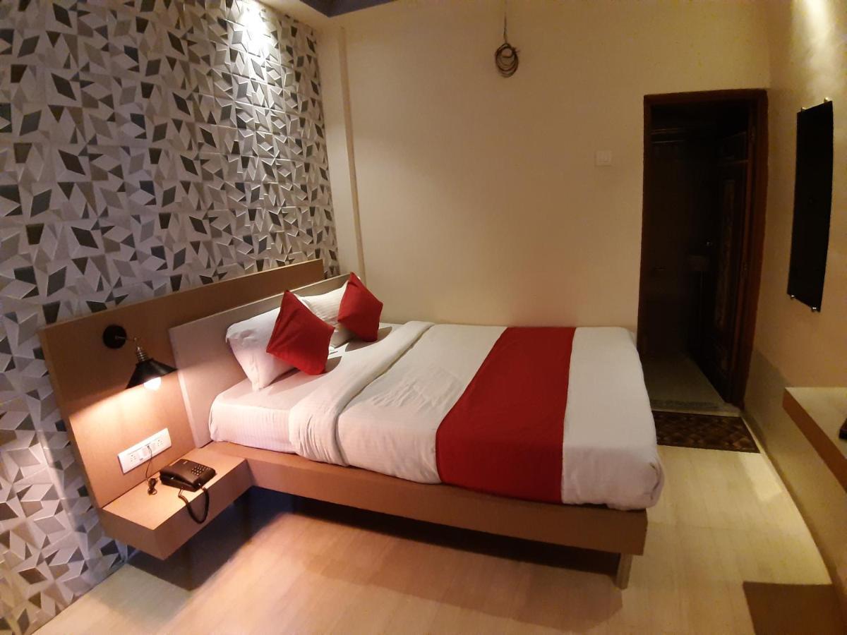 Hotel Great Annapurna Khuldabad Exteriör bild