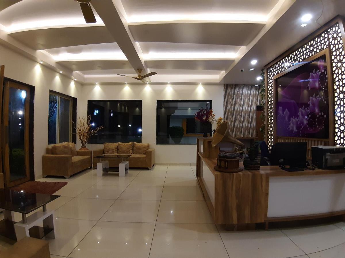 Hotel Great Annapurna Khuldabad Exteriör bild